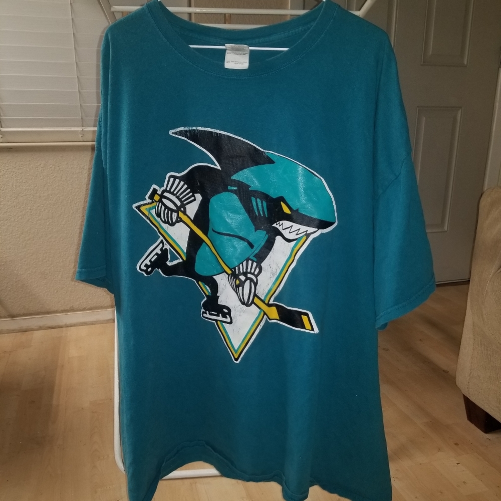 Gildan Men's Sharks Shirt